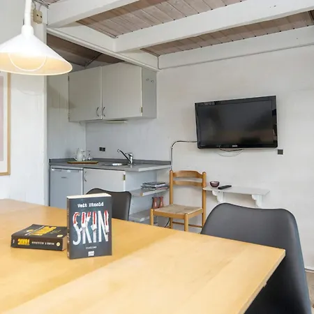 6 Person On A In Hemmet