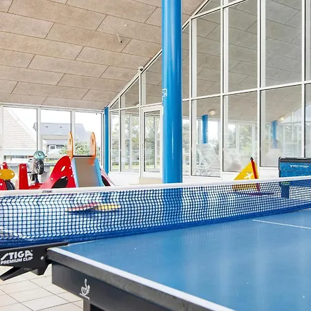 6 Person On A In Hemmet